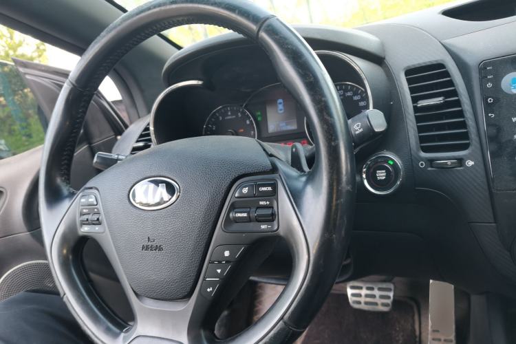 Used Kia Shuma 2014 1.6T Luxury Edition China V standard Steering Wheel