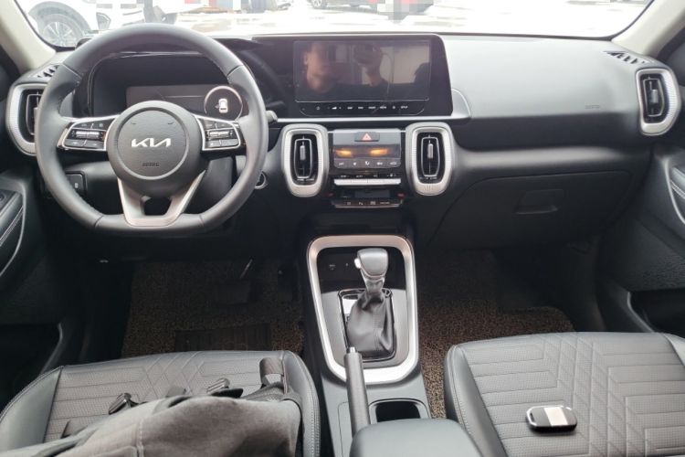 Used Kia Sonet 2024 1.5L Luxury Smart Edition Center Console