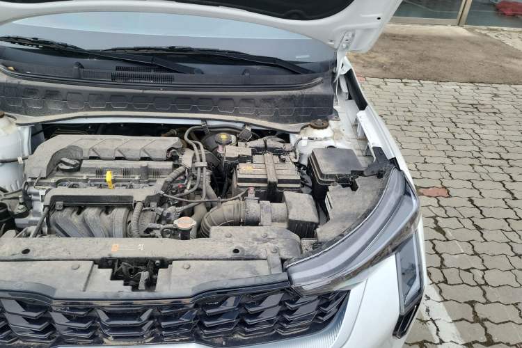 Used Kia Sonet 2024 1.5L Luxury Smart Edition Engine Bay Left