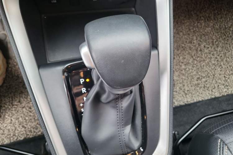 Used Kia Sonet 2024 1.5L Luxury Smart Edition Gear Lever