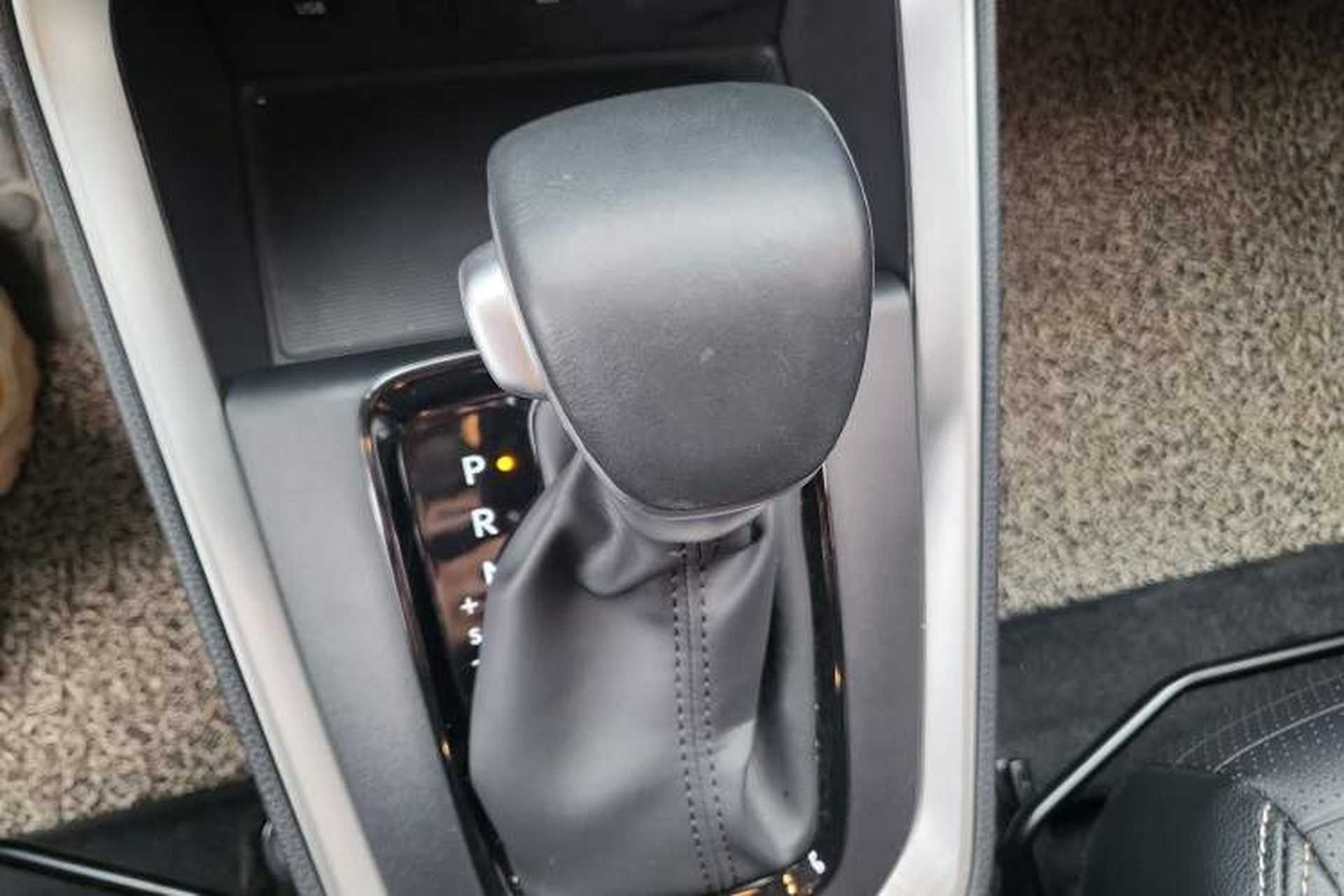 Used Kia Sonet 2024 1.5L Luxury Smart Edition Gear Lever