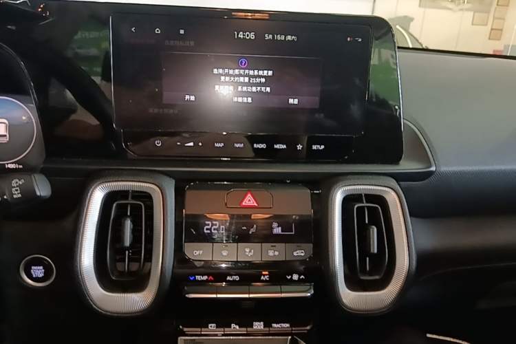 Used Kia Sonet 2024 1.5L Luxury Smart Edition Audio And AC Panel