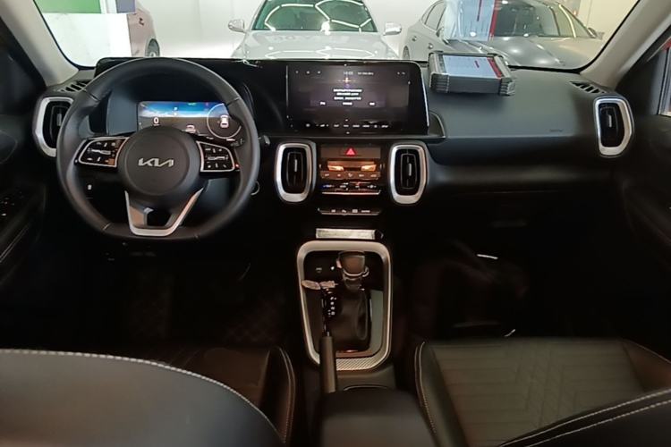 Used Kia Sonet 2024 1.5L Luxury Smart Edition Center Console