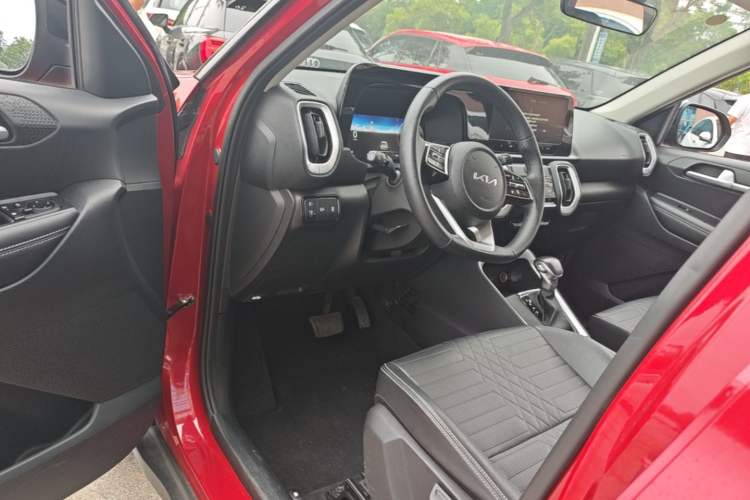Used Kia Sonet 2024 1.5L Luxury Smart Edition Driver Seat