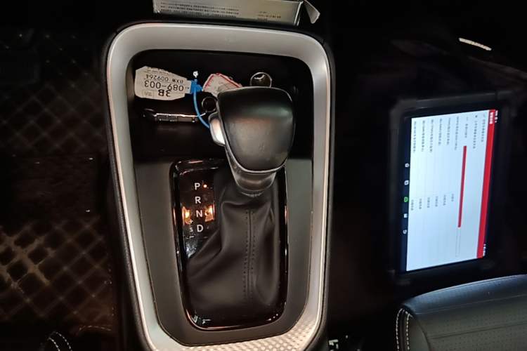 Used Kia Sonet 2024 1.5L Luxury Smart Edition Gear Lever