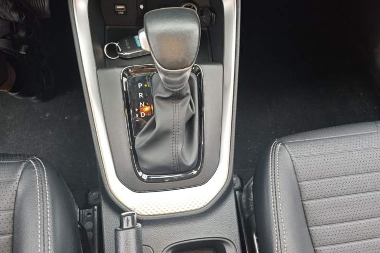 Used Kia Sonet 2024 1.5L Luxury Smart Edition Gear Lever