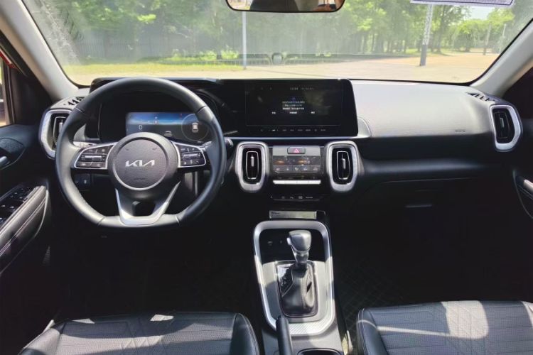 Used Kia Sonet 2024 1.5L Luxury Smart Edition Interior 4