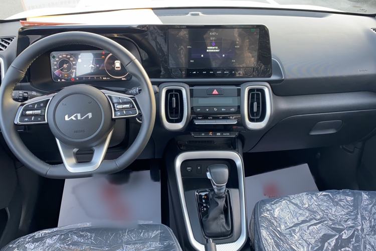 Used Kia Sonet 2024 1.5L Luxury Smart Edition Center Console