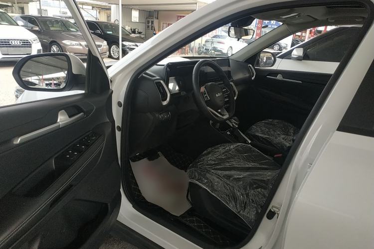 Used Kia Sonet 2024 1.5L Luxury Smart Edition Driver Seat