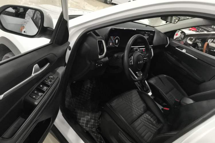 Used Kia Sonet 2024 1.5L Luxury Smart Edition Driver Seat