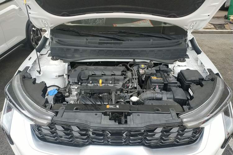 Used Kia Sonet 2024 1.5L Luxury Smart Edition Engine Bay