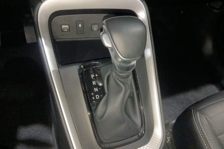 Used Kia Sonet 2024 1.5L Luxury Smart Edition Gear Lever