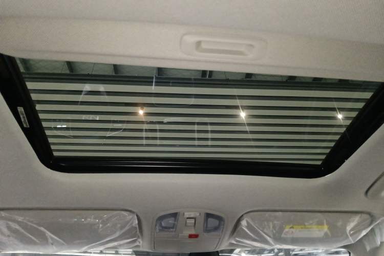 Used Kia Sonet 2024 1.5L Luxury Smart Edition Headliner