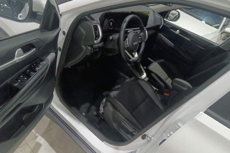 Used Kia Sonet 2024 1.5L Luxury Smart Edition Interior 3