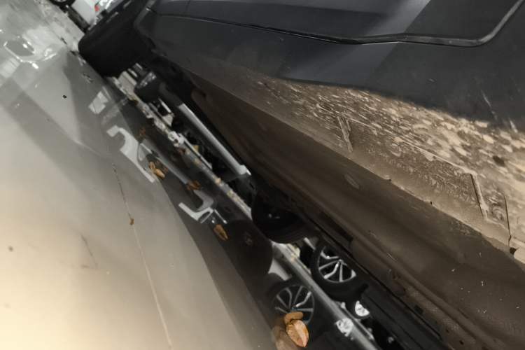 Used Kia Sonet 2024 1.5L Luxury Smart Edition Right Side Sill