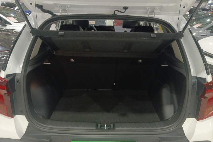 Used Kia Sonet 2024 1.5L Luxury Smart Edition Trunk