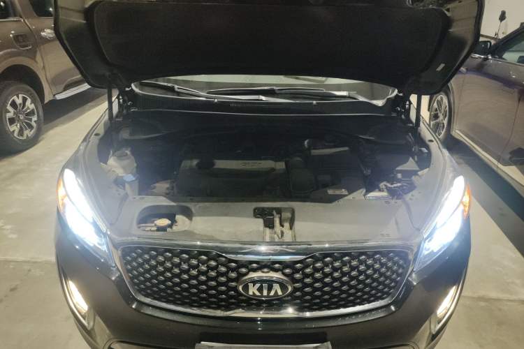 Used Kia Sorento 2015 Sorento L 2.4L Gasoline 4WD Elite Edition 5 Seats China IV Standard Engine Bay