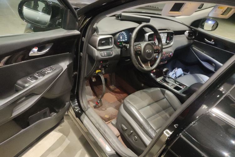 Used Kia Sorento 2015 Sorento L 2.4L Gasoline 4WD Elite Edition 5 Seats China IV Standard Interior 3