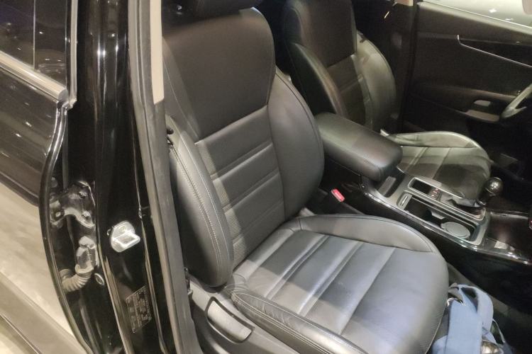 Used Kia Sorento 2015 Sorento L 2.4L Gasoline 4WD Elite Edition 5 Seats China IV Standard Right Front Seat