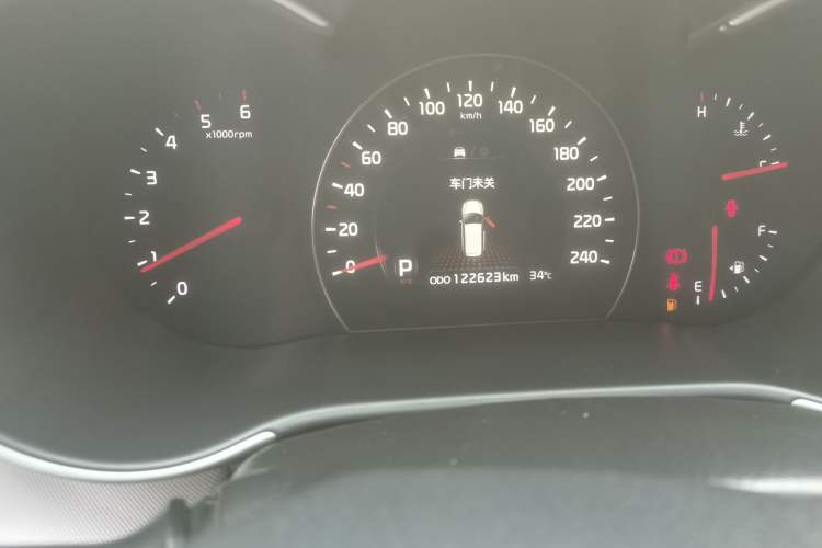 Used Kia Sorento 2013 2.2T 7-seat Diesel Luxury Edition Odometer Close Up