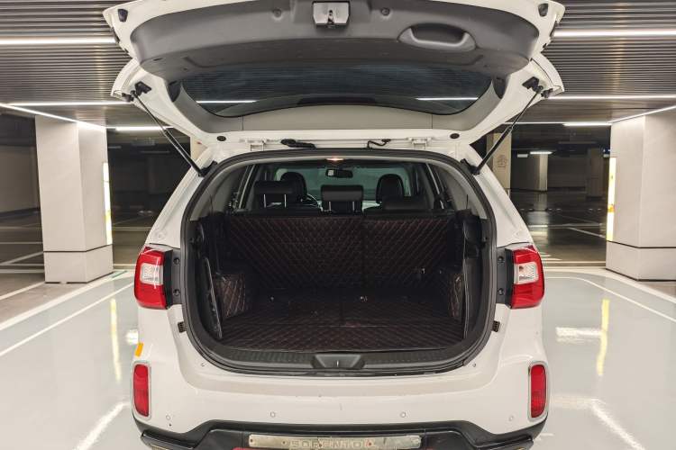 Used Kia Sorento 2013 2.2T 7-seat Diesel Luxury Edition Trunk