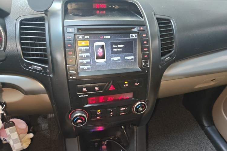 Used Kia Sorento 2009 2.4L Comfort Edition Audio And AC Panel