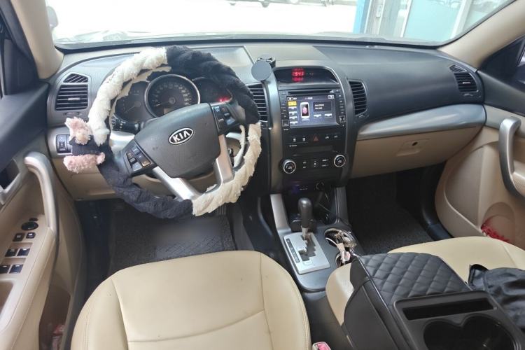 Used Kia Sorento 2009 2.4L Comfort Edition Center Console