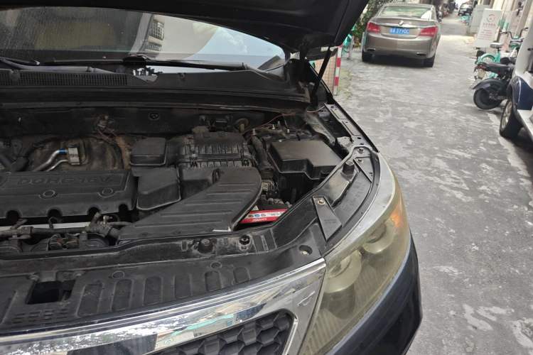Used Kia Sorento 2009 2.4L Comfort Edition Engine Bay Left