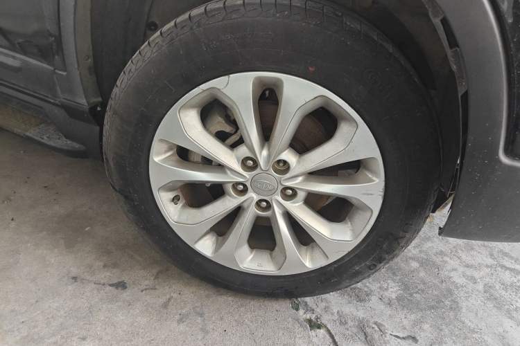 Used Kia Sorento 2009 2.4L Comfort Edition Right Front Wheel Hub