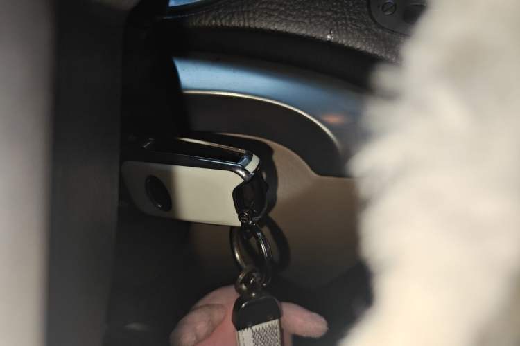 Used Kia Sorento 2009 2.4L Comfort Edition Vehicle Key