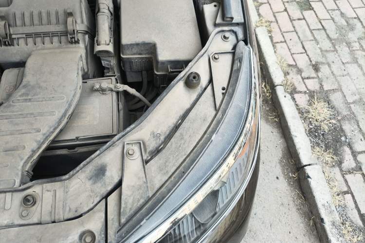 Used Kia Sorento 2009 2.4L Ultimate Edition Engine Bay Left