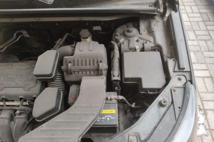 Used Kia Sorento 2009 2.4L Ultimate Edition Engine Bay Left
