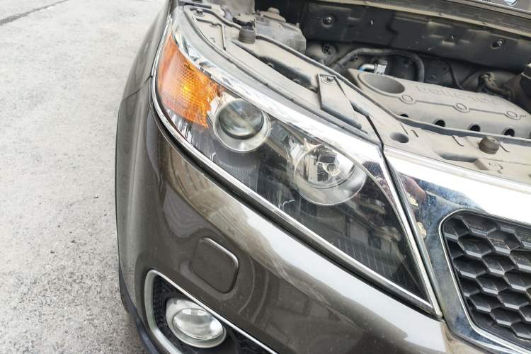 Used Kia Sorento 2009 2.4L Ultimate Edition Right Front Headlight
