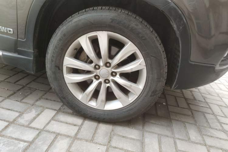 Used Kia Sorento 2009 2.4L Ultimate Edition Right Front Wheel Hub