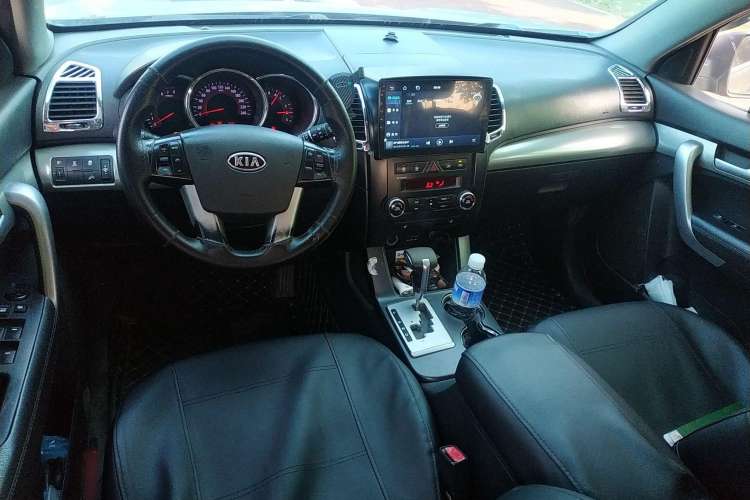 Used Kia Sorento 2009 2.4L Luxury Edition Center Console