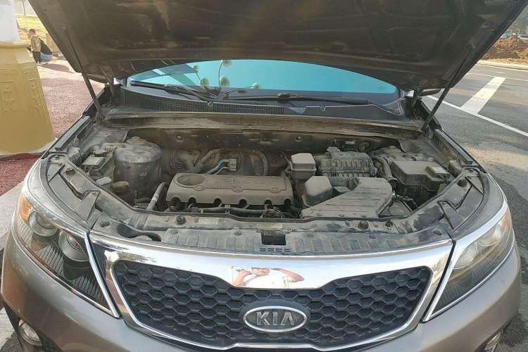 Used Kia Sorento 2009 2.4L Luxury Edition Engine Bay