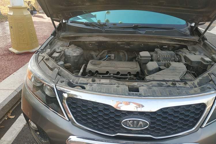 Used Kia Sorento 2009 2.4L Luxury Edition Engine Bay Right