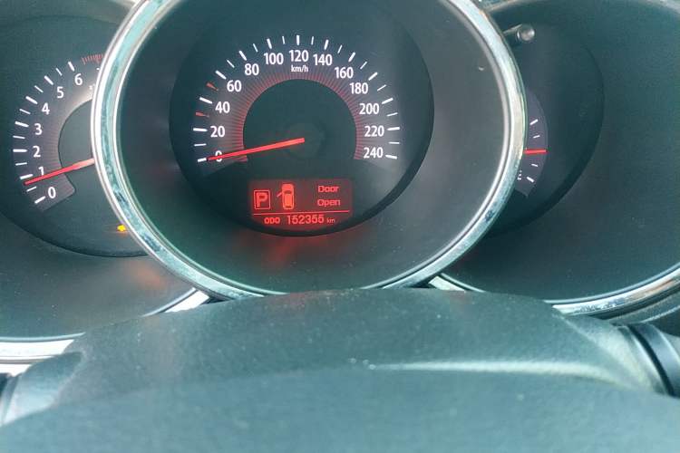 Used Kia Sorento 2009 2.4L Luxury Edition Odometer Close Up