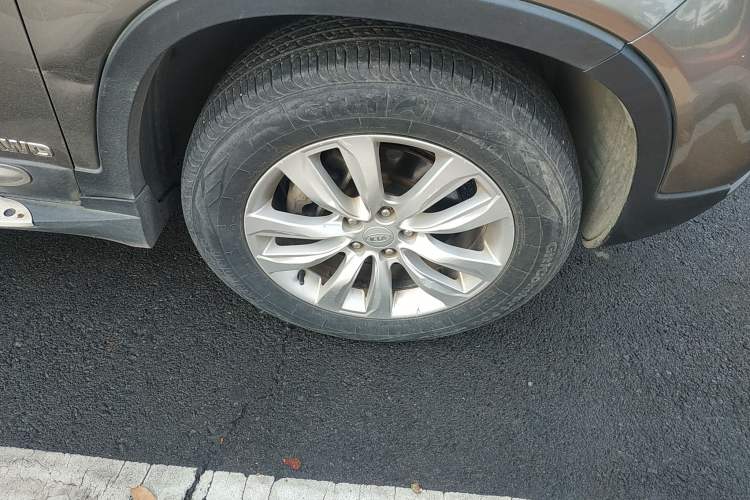 Used Kia Sorento 2009 2.4L Luxury Edition Right Front Wheel Hub