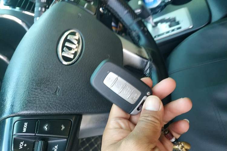 Used Kia Sorento 2009 2.4L Luxury Edition Vehicle Key