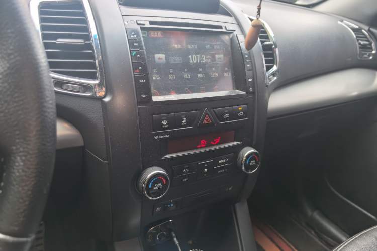 Used Kia Sorento 2009 2.4L Ultimate Edition Audio And AC Panel