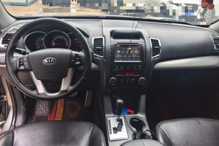 Used Kia Sorento 2009 2.4L Ultimate Edition Center Console