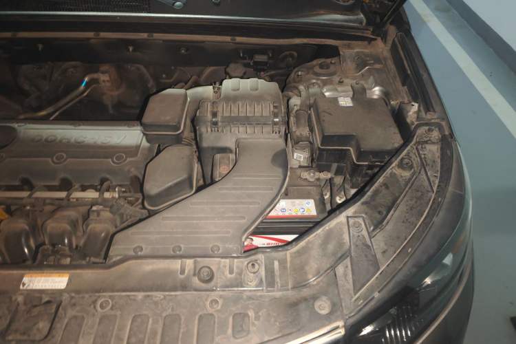 Used Kia Sorento 2009 2.4L Comfort Edition Engine Bay Left