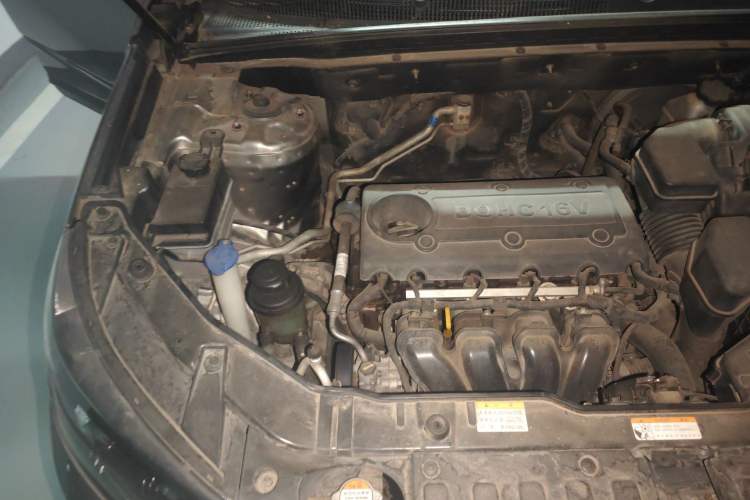 Used Kia Sorento 2009 2.4L Comfort Edition Engine Bay Right