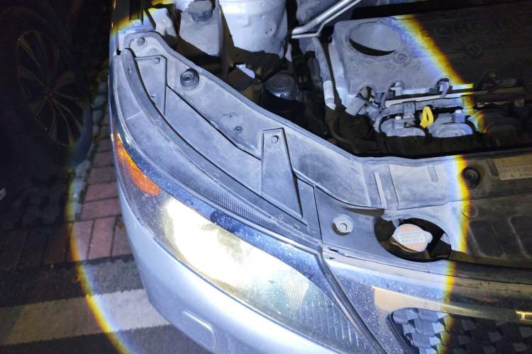 Used Kia Sorento 2009 2.4L Luxury Edition Engine Bay Right