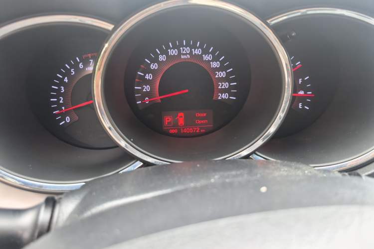 Used Kia Sorento 2009 2.4L Ultimate Edition Odometer Close Up
