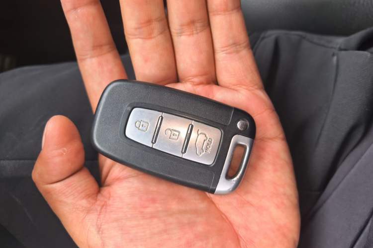 Used Kia Sorento 2009 2.4L Ultimate Edition Vehicle Key