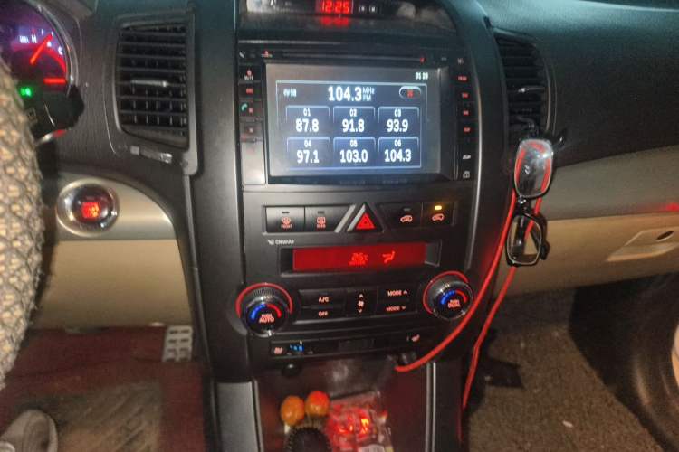 Used Kia Sorento 2009 2.4L Ultimate Edition Audio And AC Panel
