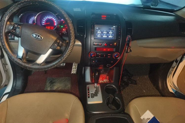 Used Kia Sorento 2009 2.4L Ultimate Edition Center Console