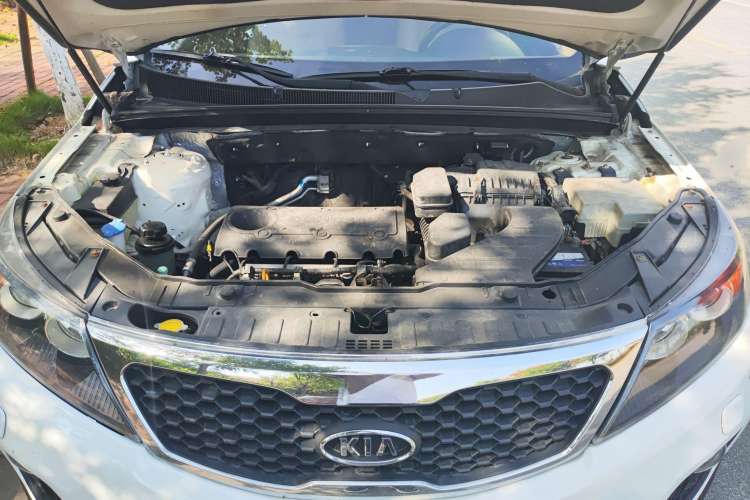 Used Kia Sorento 2009 2.4L Luxury Edition Engine Bay